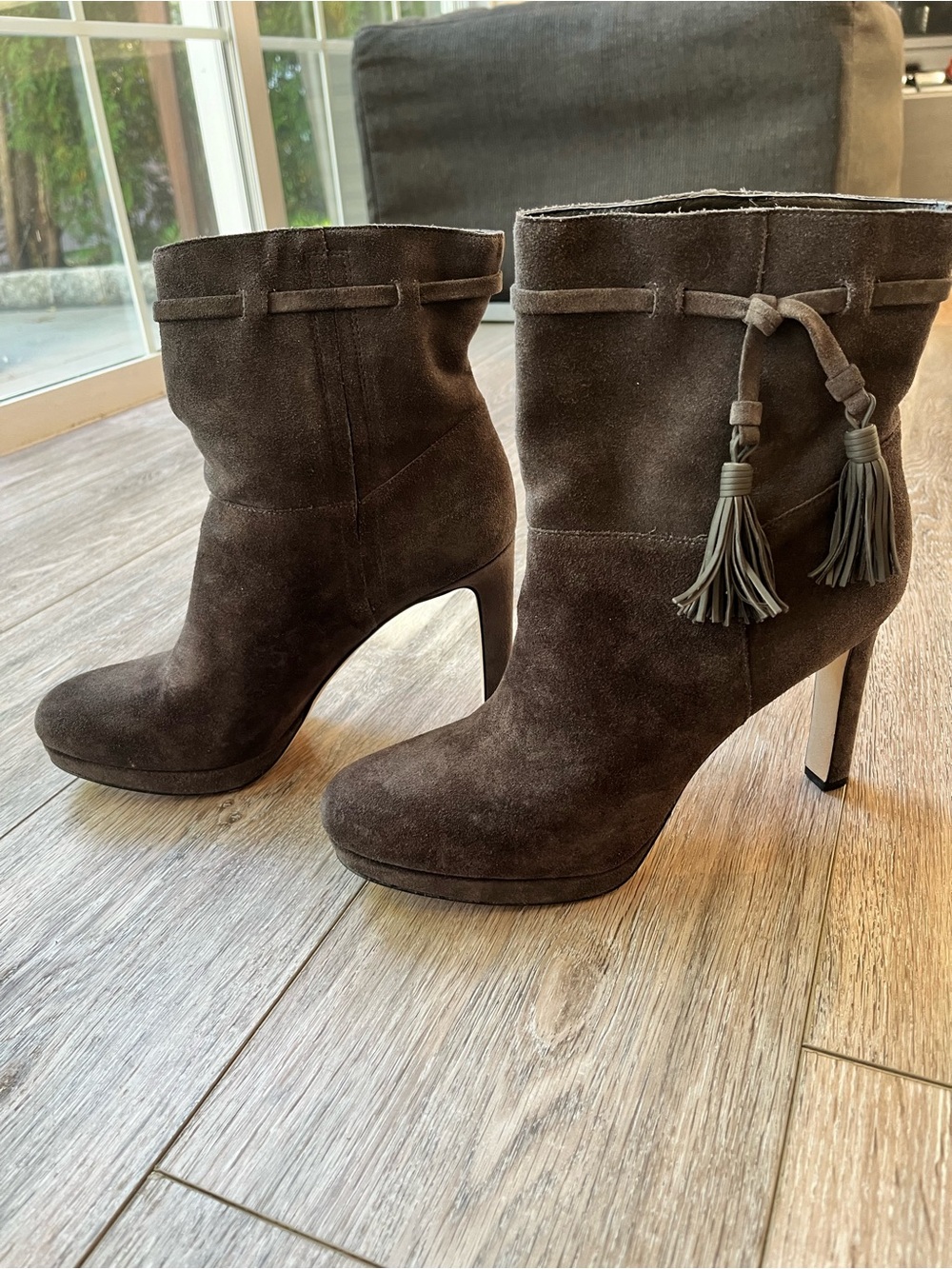 LUXURIOUS Via Spiga Women's Grey Suede Tassel High-Heel Ankle Boots